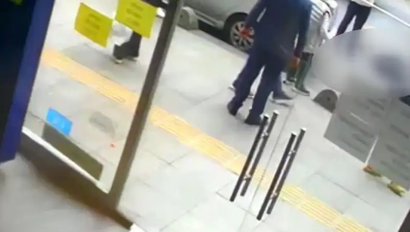 Esenler’de Feci Kaza: Hafriyat Kamyonu Fırtına Gibi Çarptı, 2 Yaralı