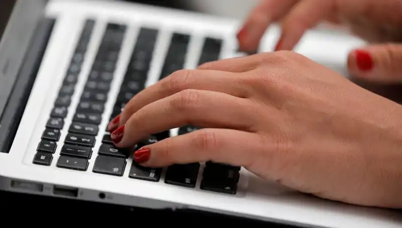 Laptop Mikrofonları Kapalıyken Dinlenmeye Açık: Güvenlik Tehditleri Artıyor