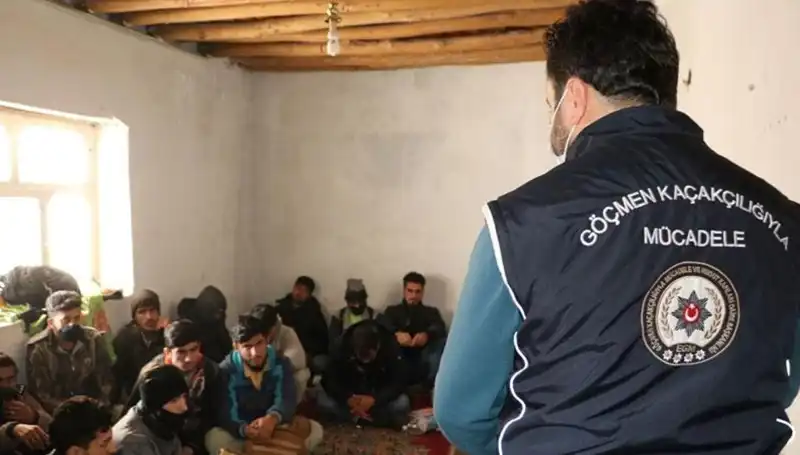 Edirne ve Kırklareli'nde Yakaladığı Düzensiz Göçmenler Sınır Güvenliğini Gündeme Getiriyor