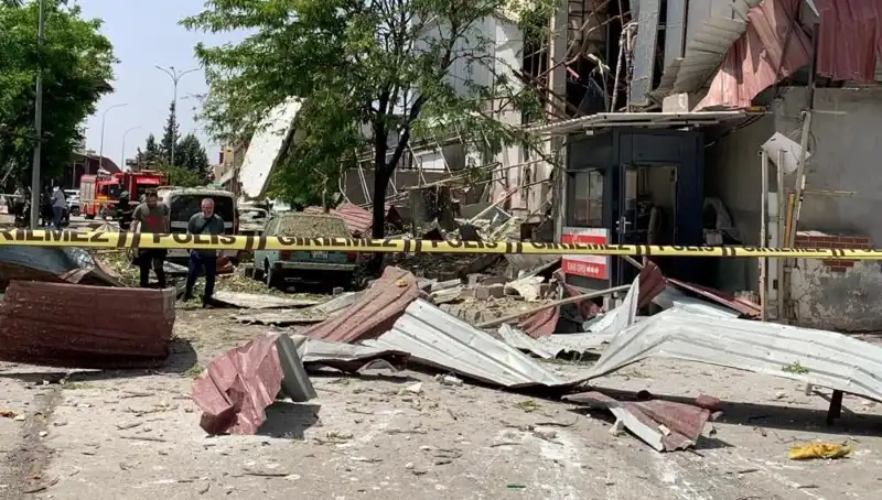 Gaziantep'te Fabrika Patladı: Çok Sayıda Yaralı ve Korkutan Manzara