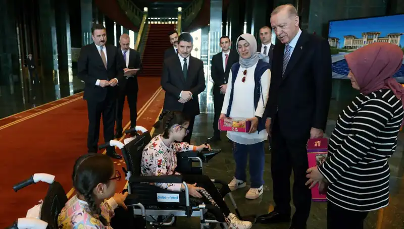 Cumhurbaşkanı Erdoğan'dan Engelli Çocuklara Sıcak Bir Jest: Akülü Sandalyeler