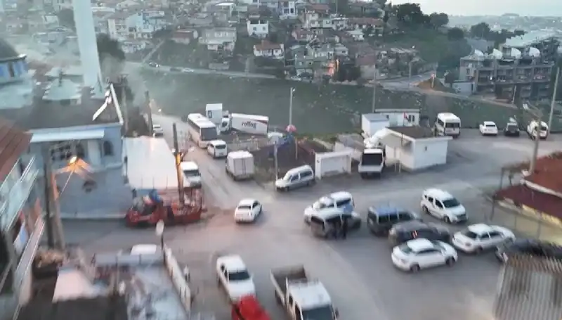 İzmir'de Gerçekleşen 99 Operasyonla 133 Şahsın Gözaltına Alınması