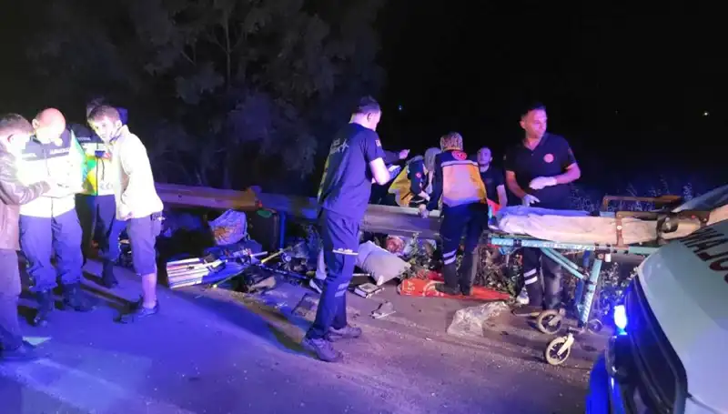 Minibüs Kazası: Savrulan Yolcular Şokta, Olay Anı Korkuttu!
