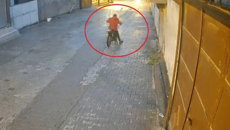 Hırsızlıkta Pes Etmeyen Hırsız: Motosiklet Arızalansa da Kaçamadı!