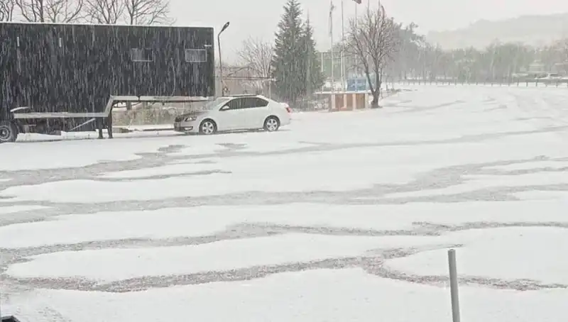 Tekirdağ'ı Beyaza Bürüyen Ceviz Büyüklüğünde Dolu Yağışı!