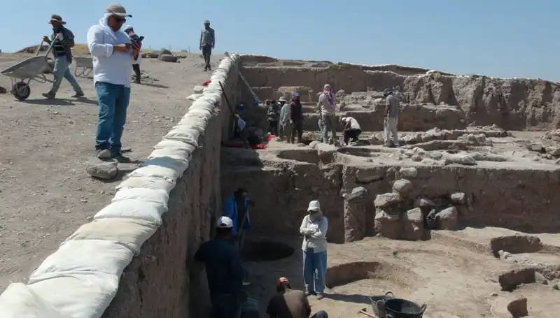 Kilis'teki Oylum Höyük'te Sıcak Havalara Rağmen Kazı Çalışmaları Devam Ediyor