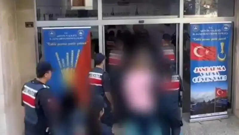 Türkiye Genelinde FETÖ'ye Yönelik 30 İlde Büyük Operasyon: 65 Tutuklama