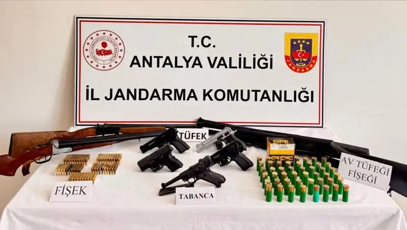 Antalya'da Ruhsatsız Silah Operasyonunda 40'ı Aşan Gözaltı!