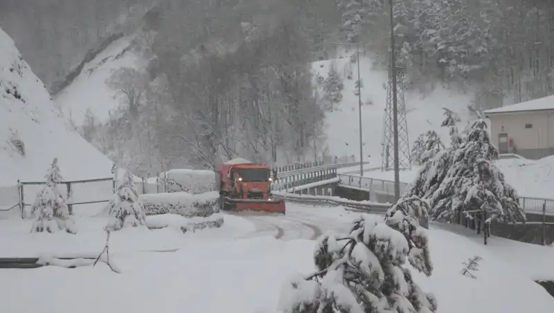 Bolu Dağı'nda Yoğun Kar Yağışı: Kışın Güzellikleriyle Dolu Bir Manzara