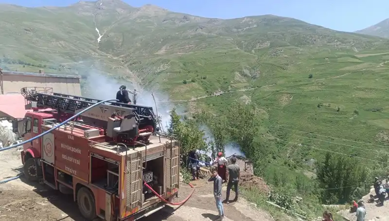 Van'da Yangın Faciası: Küçük Bir Çocuğun Hayatını Kaybetmesi Üzerine Korkunç Detaylar