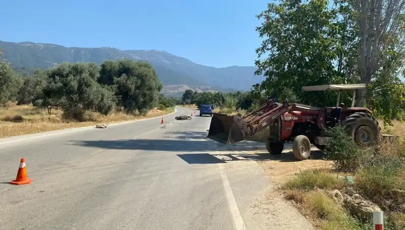 İzmir'de Motosiklet Kazası: Sürücü Hastaneye Kaldırıldı, Acil Durum Alarmı!