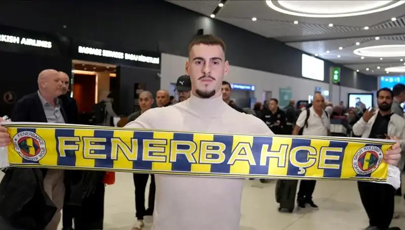 Fenerbahçe, Genç Yıldız Mimovic'in Lisansını Çıkardı: Yeni Bir Dönemin İlk Adımı!