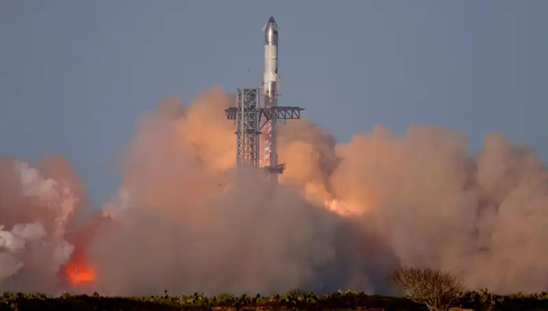 SpaceX, Starship’in 8’inci Uçuş Testini Gerçekleştirerek Uzay Yarışında Yeni Bir Sayfa Açtı