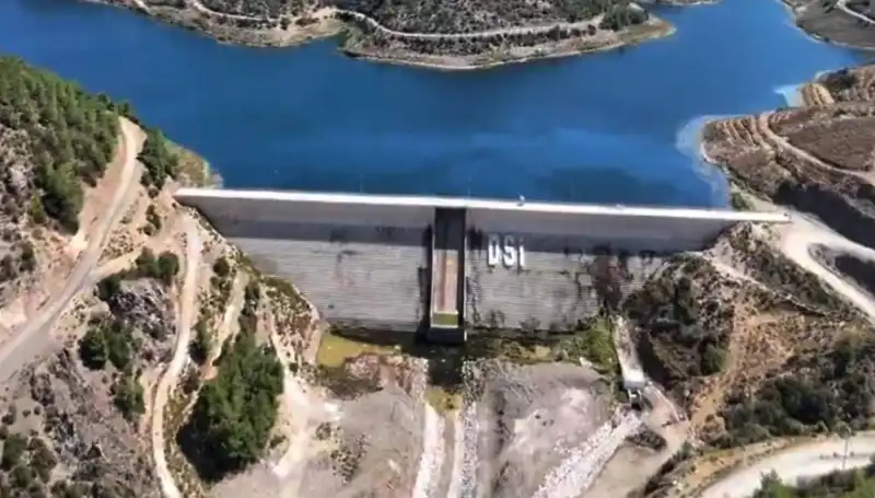 Çeşme'de Su Kesintilerine Son: Yeni Projelerle Su Sorunu Çözülüyor