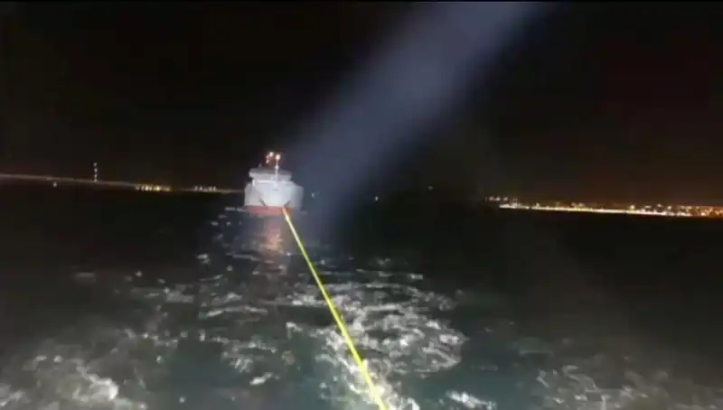 Çanakkale Boğazı'nda Gemi Arızası Panik Yaratıyor, Seferler Askıya Alındı!