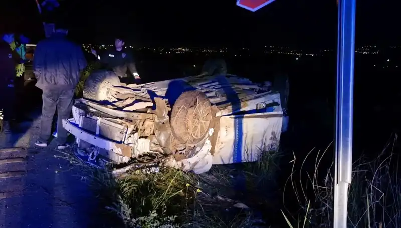Otomobil Kazası: Şarampole Devrilerek Bir Can Gitti, Üç Kişi Yaralandı!