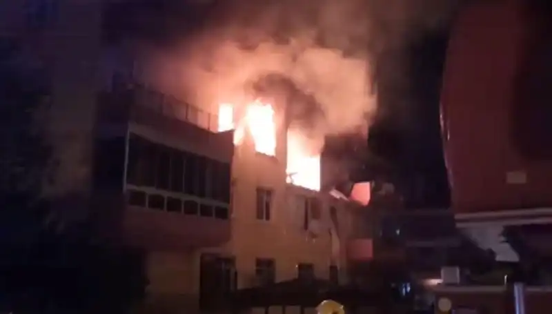 Konya'da Doğalgaz Patlaması: Dört Katlı Bina Alev Alev Yandı, 12 Yaralı