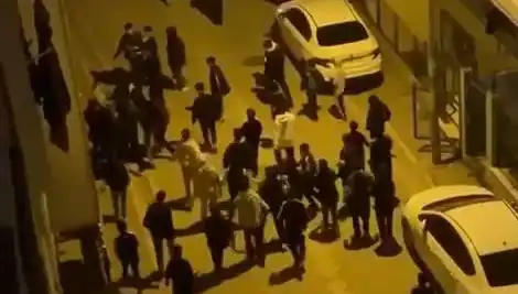 Esenyurt'ta Sopalı Kavga: Gençler Arasında Mahalle Baskını Gerilimi!