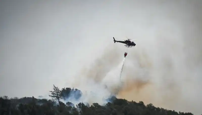 Fransa'da Acil Durum: Marsilya Havalimanı Orman Yangınları Nedeniyle Kapatıldı