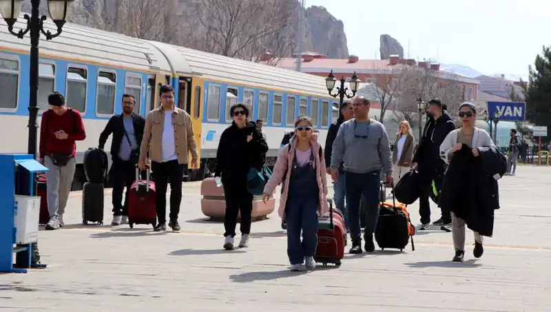 İranlı Turistler Nevruz Coşkusuyla Van'a Akın Edecek