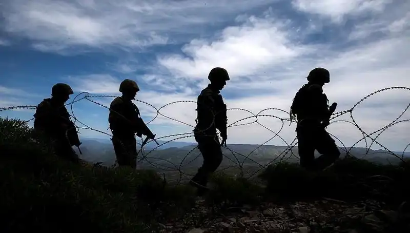 Türkiye'de İki İlde 32 Düzensiz Göçmen Operasyonu: Gözaltına Alındılar