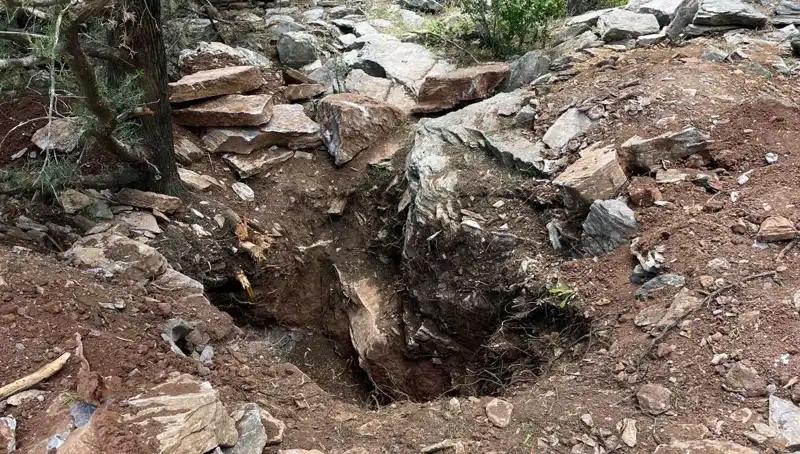 Eski Vali ve Emekli Albay Define Peşinde Yakalandı!