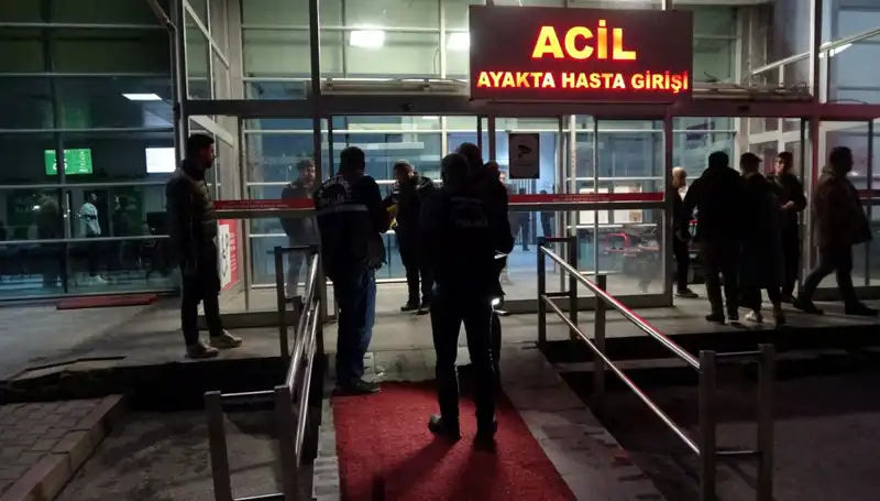 Hastane Acil Servisinde Silahlı Kavga: 3 Yaralı, Soruşturma Başlatıldı