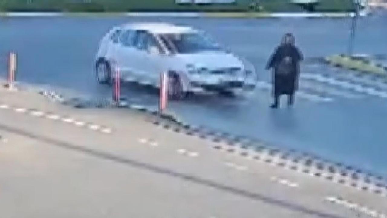 Yan yolda kaza: Araba çarptı, yardım beklerken ikinci kazayı geçirdi