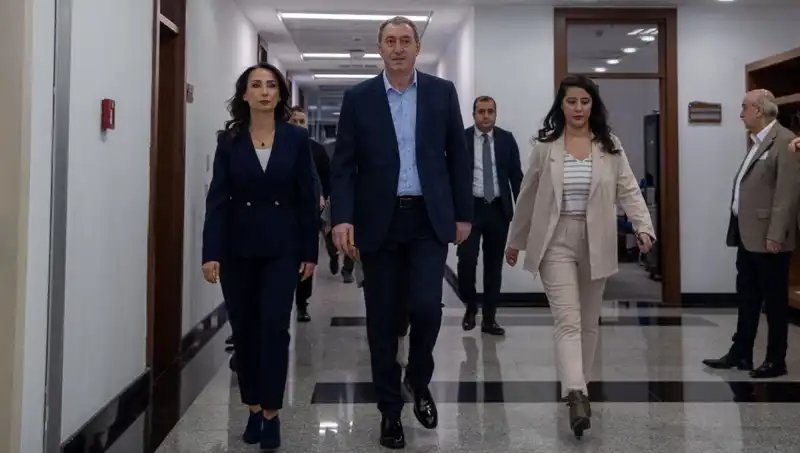 DEM Parti Heyeti, Siyasi Parti Turu ile Öğle Vaktini Renklendiriyor
