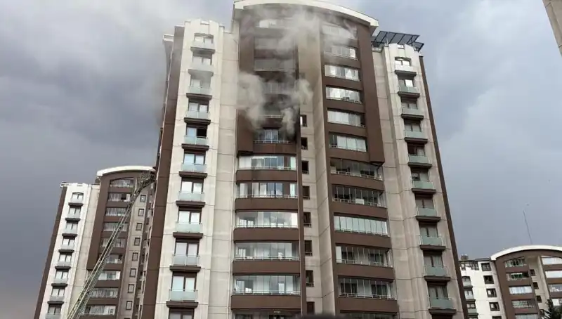 Ankara'da 14 Katlı Binada Yangın: Mahallede Panik ve Kaos Hakim Oldu