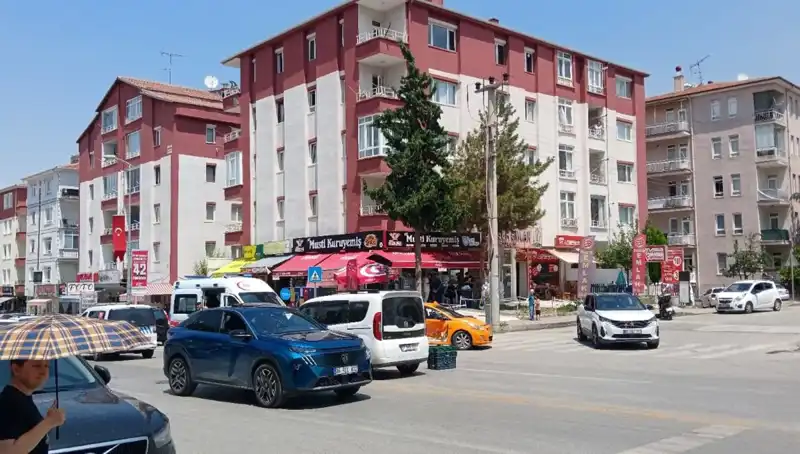 Taksi ile Otomobil Çarpıştı: Kaza Sonrası Sokaklar Korku Dolu Anlara Tanıklık Etti