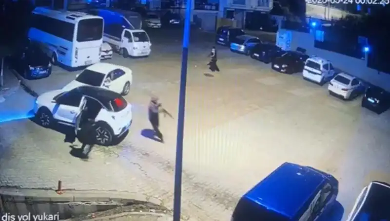 Kağıthane'de Kalaşnikovlu Saldırı: Maskeli Çeteye İhtiyaç Var mıydı?