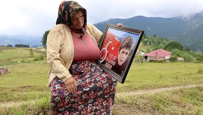 DEM Parti’den Eren Bülbül'ün Annesine Özel Bayram Ziyareti