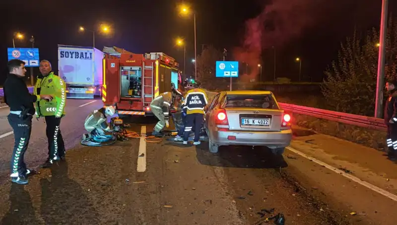 Kamyona Arkadan Çarpan Sürücü Kazada Hayat Mücadelesi Veriyor
