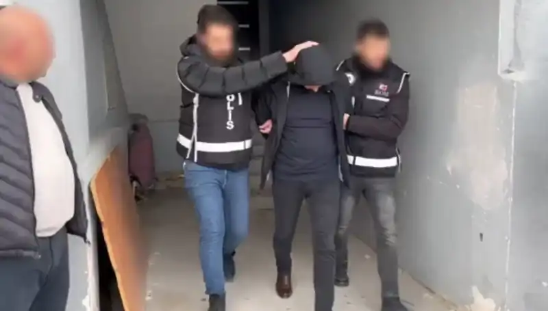Dört İl Genelinde Büyük Çete Operasyonu: Silahlar ve Patlayıcılar Ele Geçirildi