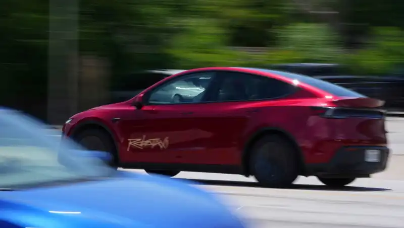 Tesla'nın Robotaxi Projesi: Hız Sorunları ve Şeridi Aşma İhtimaliyle Karşı Karşıya