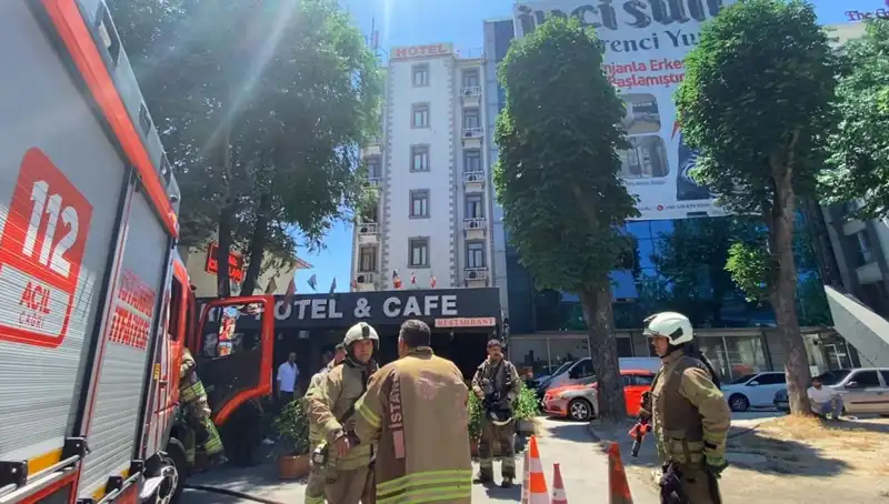 Fatih'te Otel Yemekhanesinde Yangın: Misafirler Panik İçinde Tahliye Edildi