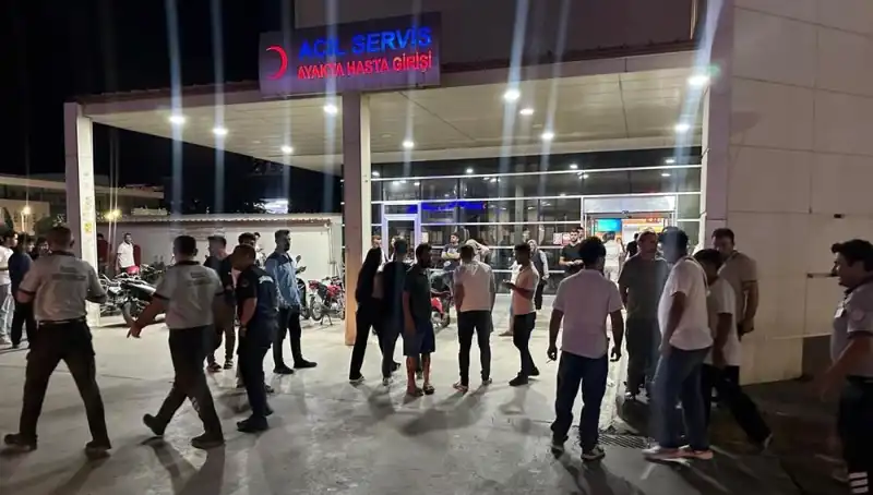 Acil Servis Önünde Şok Eden Tekme Tokat Kavga: Sağlık Çalışanları İsyanda!
