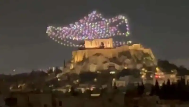 Akropolis Üzerinde Drone ile Reklam Uygulamaları: Soruşturma Başlatıldı