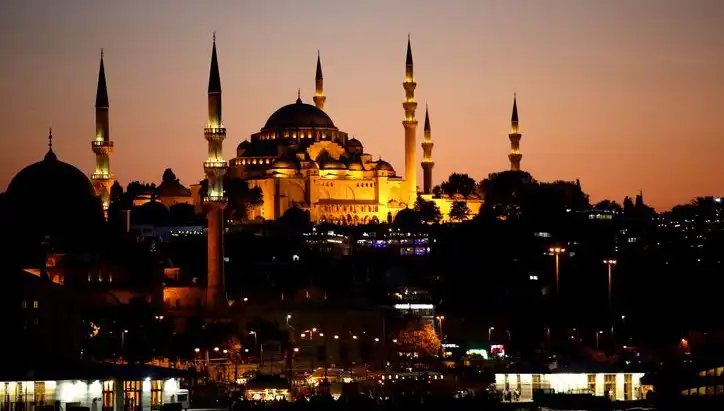 Türkiye'de 2025 Ramazan İftar Vakitleri: İstanbul, Ankara ve İzmir Saatleri