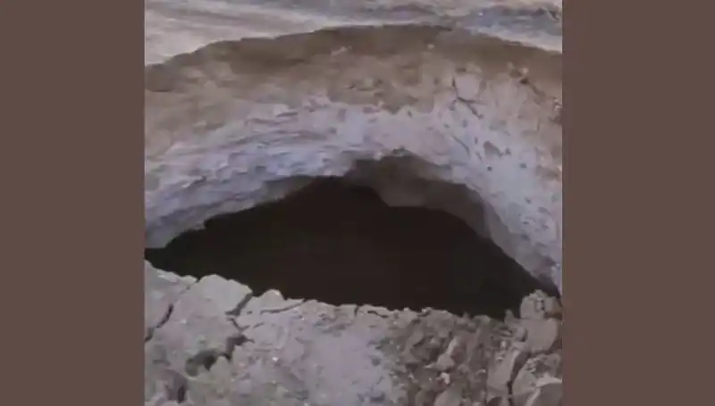 Aksaray'da Şok Eden Obruk: Yer Altı Gizemleri Ortaya Çıkıyor!