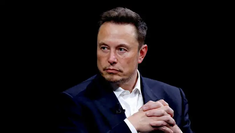 Musk’tan Çarpıcı Açıklama: Robotlar Cerrahları Geçecek!