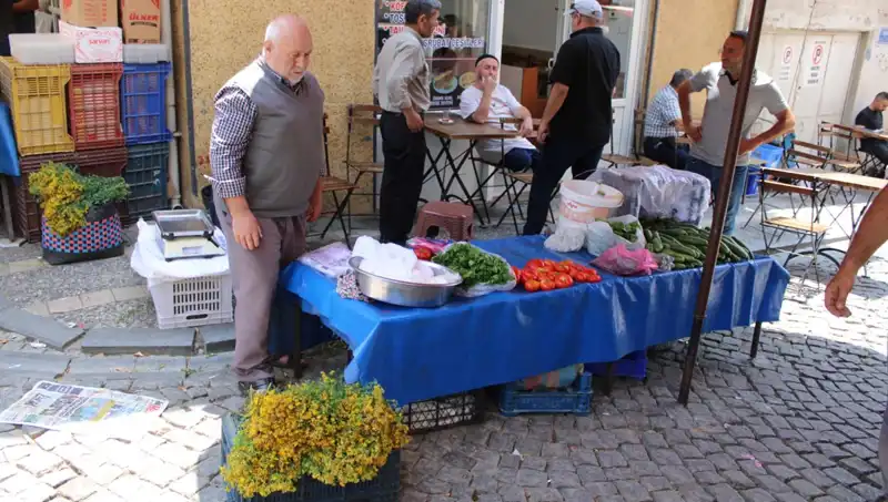 Dağlardan Gelen Şifa: Doğal Bitkilerin Arttığı Pazarda 30 TL'ye Satılıyor