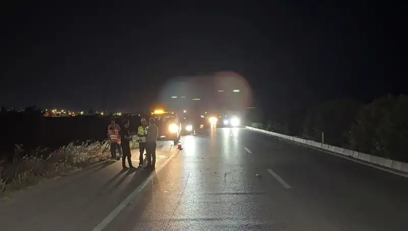 Adana'da Üç Araçlı Zincirleme Kaza: Yaralılar Var, Trafik Durma Noktasına Geldi