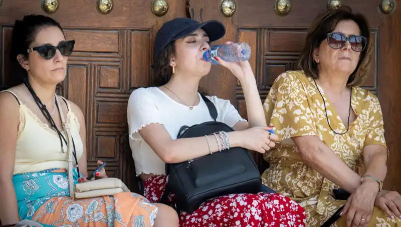 Türkiye'de Sıcaklık Rekoru: 23 İlde 40 Dereceyi Aşıldı!