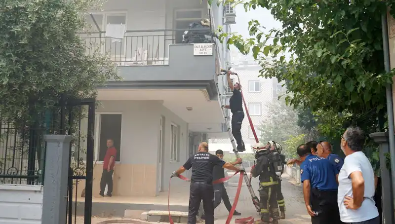 Arkadaş Kavgası Sonrası İkiz Daireler Alev Alev Yandı!