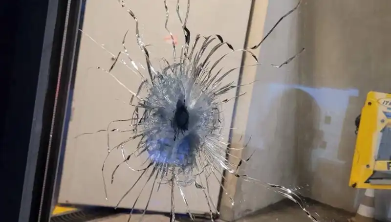 Fransa'da Hapishanelere Saldırı: Araçlar Kundaklandı ve Silahlı Çatışma!