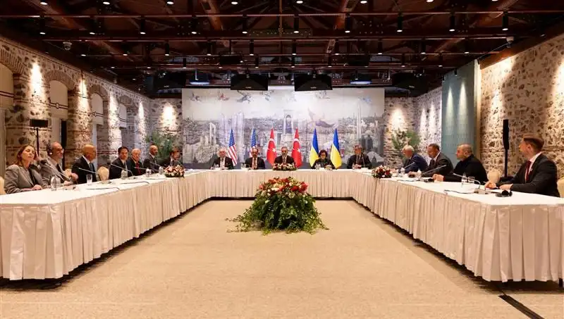 Barış Masasında Kritik Gelişme: Üçlü Toplantı Start Aldı