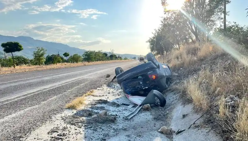 Adıyaman'da Feci Kaza: Otomobil Takla Attı, 3 Kişi Yaralı!