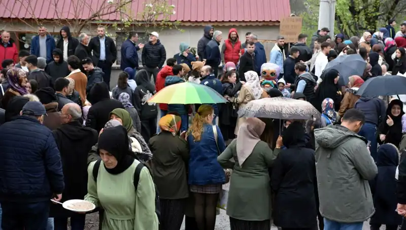 100 Yıllık Bir Geleneğin İhtişamı: 12 Bin Kişi Bayramlaşıyor
